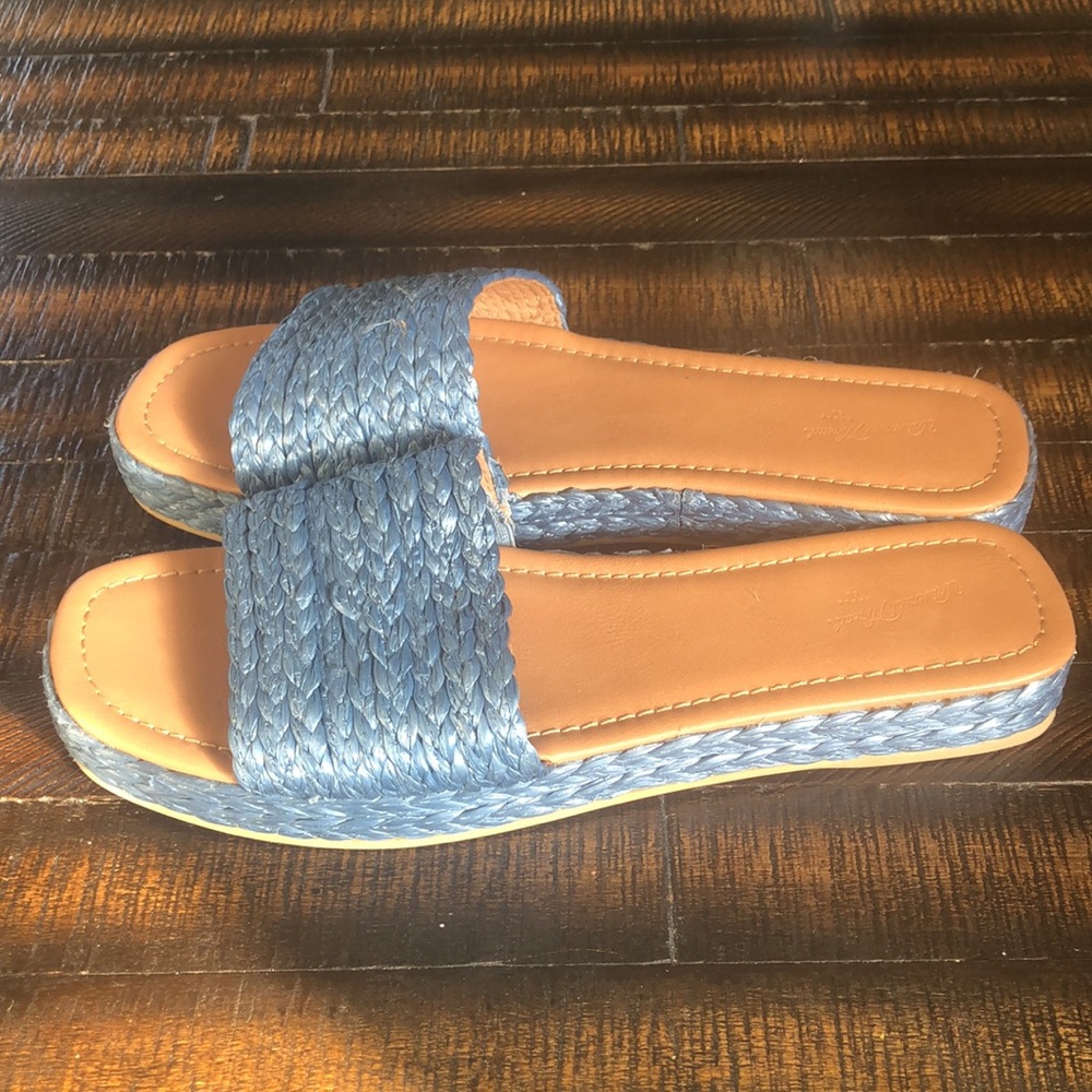 Universal Thread Sandals - Picture 3 of 5